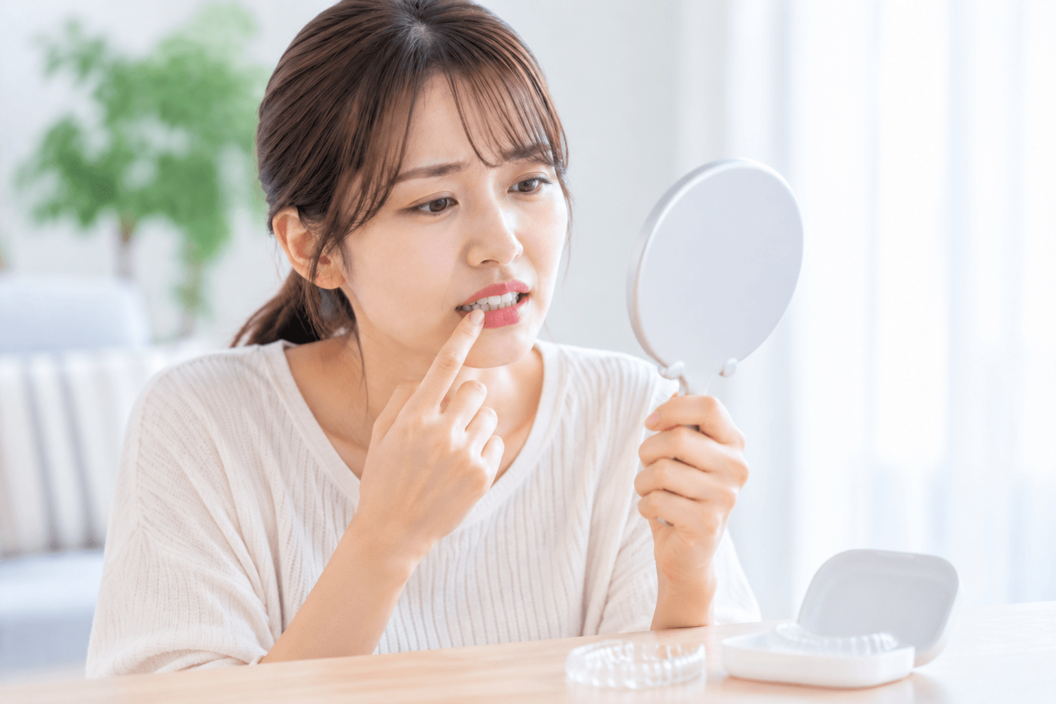 矯正が後戻りする主な原因を説明するイメージ